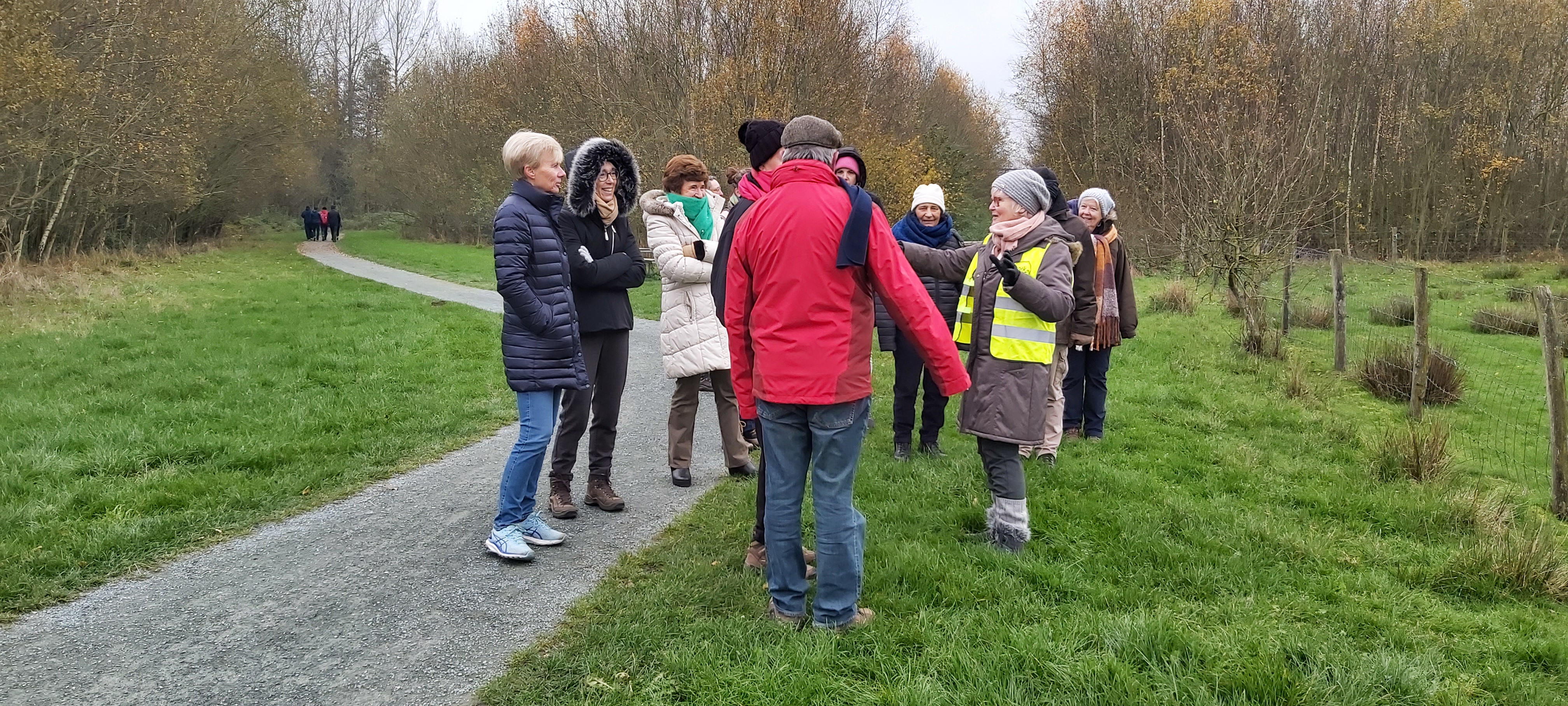 wandelaars in het Parkbos